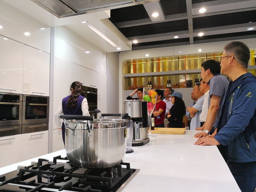 海爾標(biāo)桿考察,學(xué)習(xí)海爾企業(yè)文化與創(chuàng)客模式,參觀海爾創(chuàng)客工廠